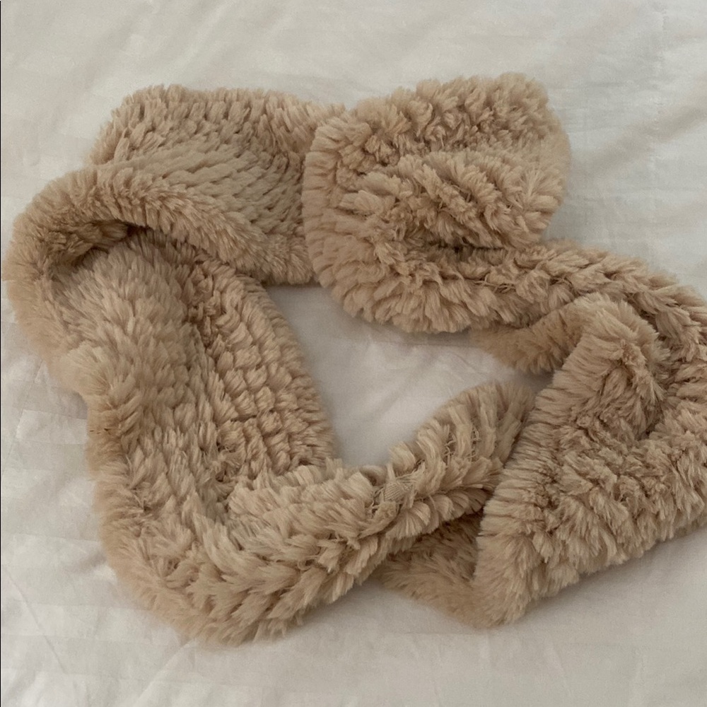 La Fiorentina Beige Faux Fur Scarf